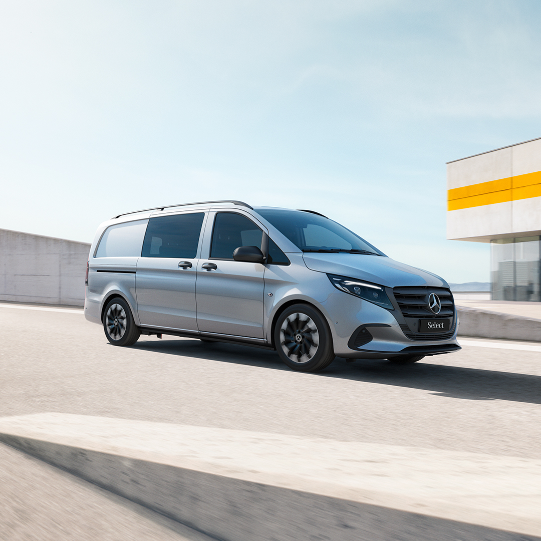 Vito Tourer | Mercedes-Benz The Vito Tourer and eVito Tourer standing in a parking lot.