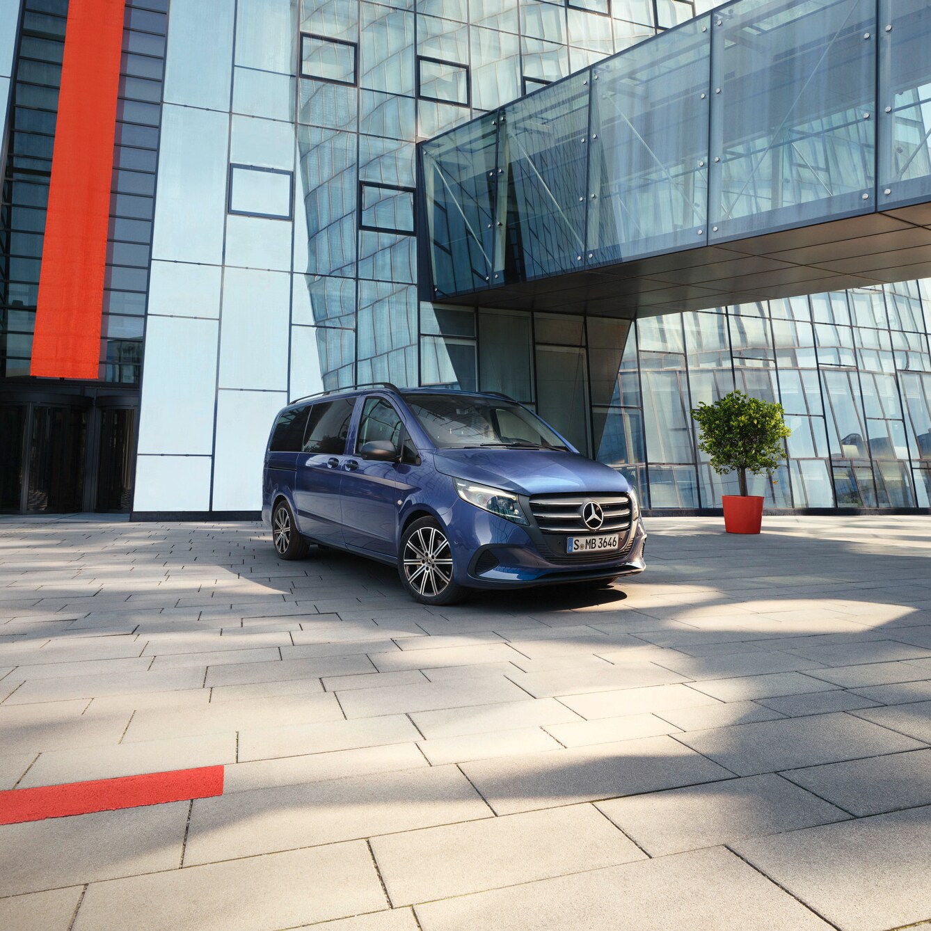 The Vito Tourer in an industrial area.