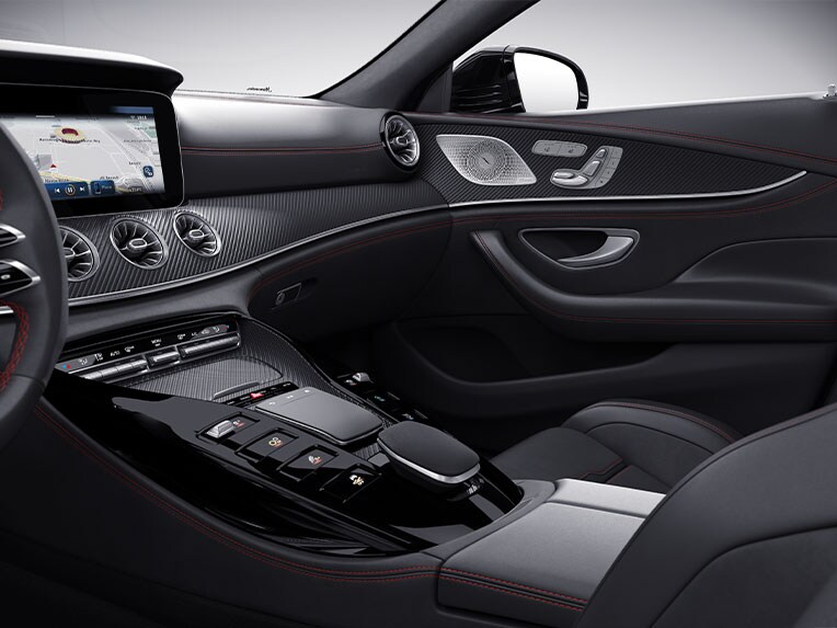 The AMG trim elements in matt carbon-fibre in the Mercedes-AMG GT 63 S E PERFORMANCE.