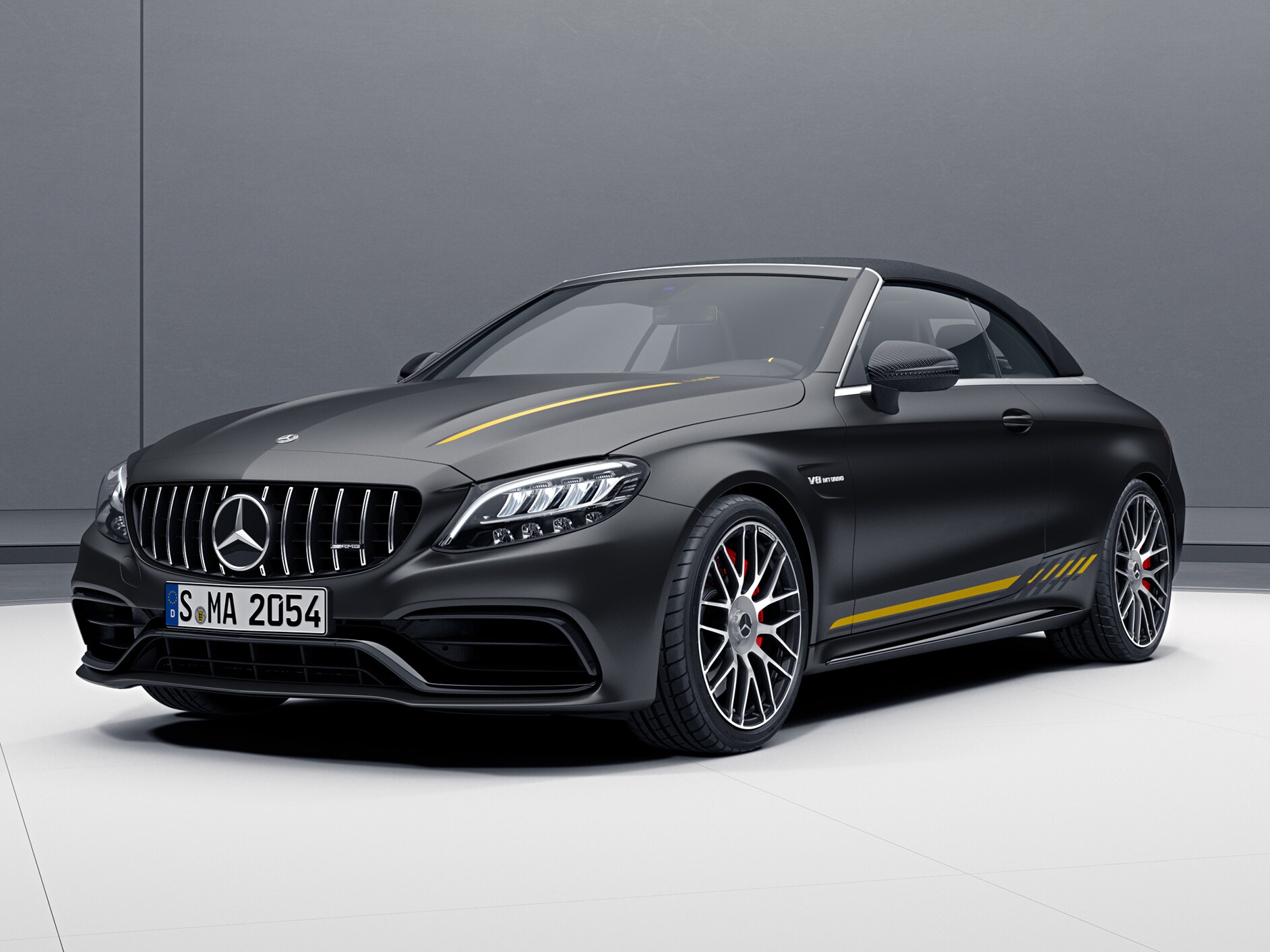 A front view of the C-Class Cabriolet from Mercedes-AMG in the Final Edition.