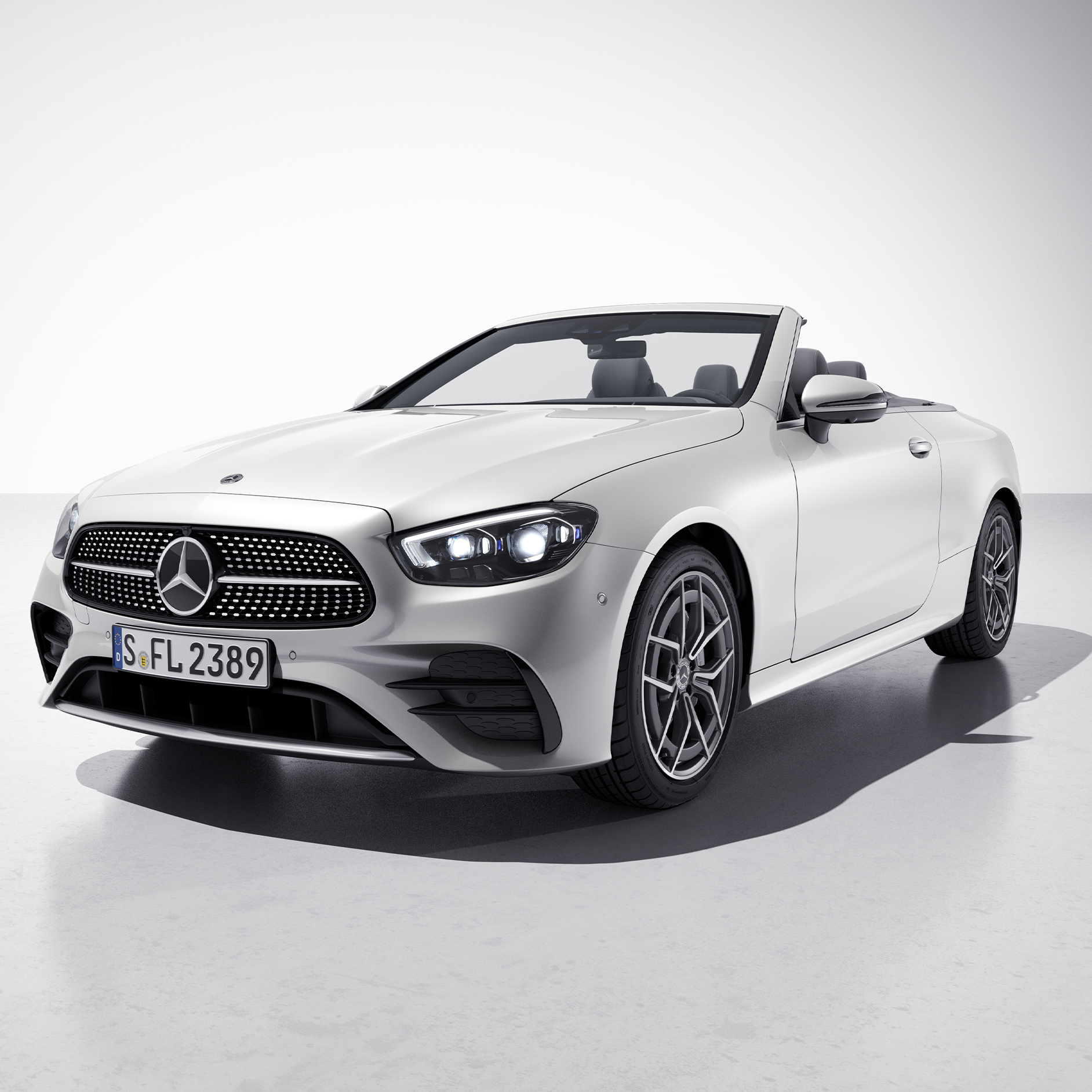 Paint finishes | E-Class Cabriolet | Mercedes-Benz Side front view of the Mercedes-Benz E-Class Cabriolet.