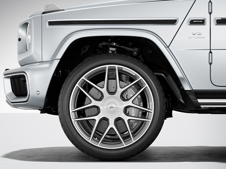 The 55.9 cm (22'') AMG cross-spoke forged wheels of the Mercedes-AMG G-Class.