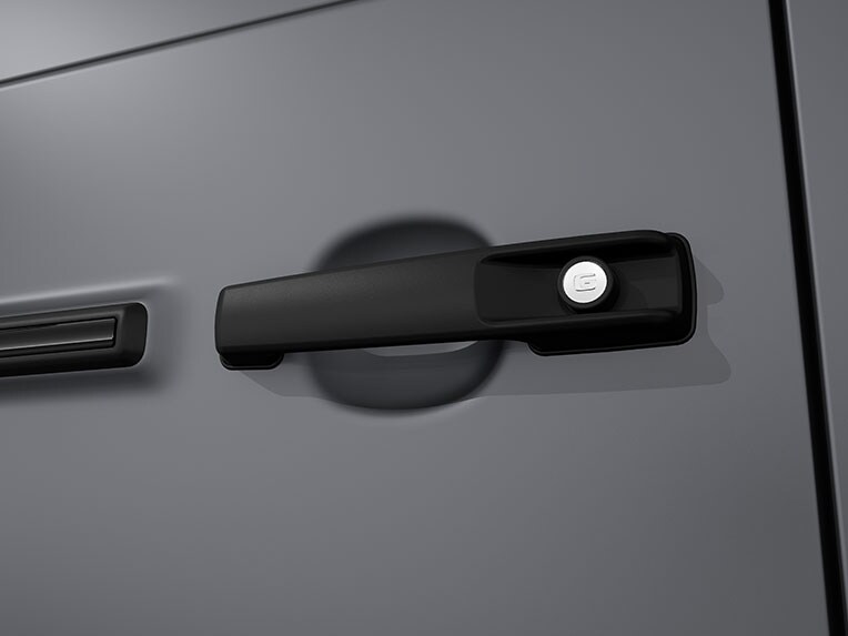 The door handles of the Mercedes-AMG G-Class with the MANUFAKTUR Logo Package.