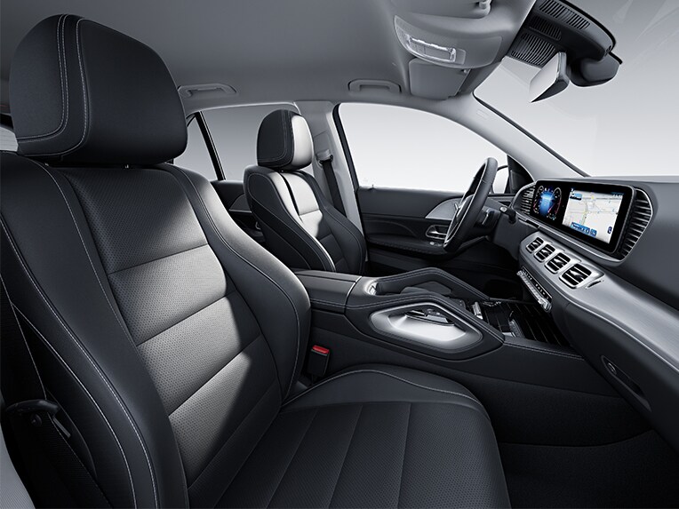 The interior of the Mercedes-Benz GLE with standard equipment.