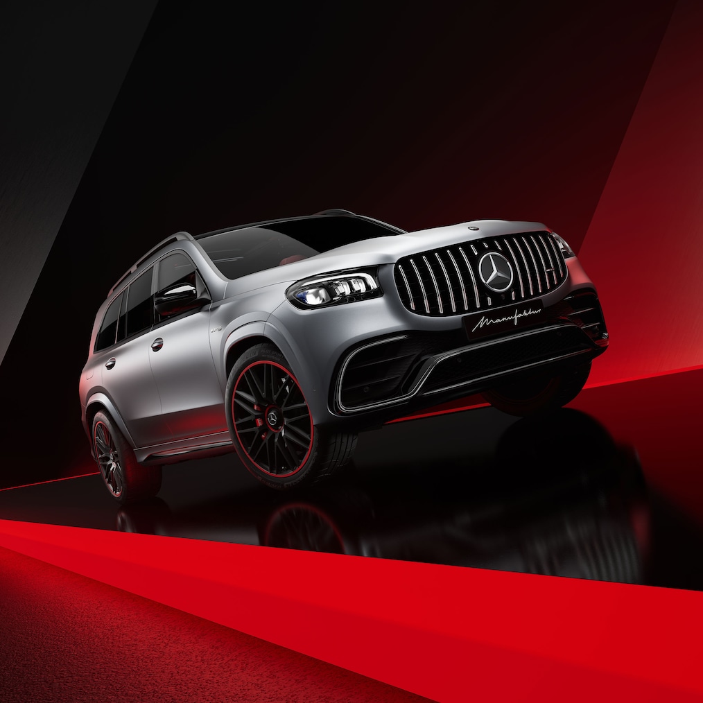 Side view of the Mercedes-AMG GLS 63 4MATIC+ in MANUFAKTUR hightechsilver magno edition.