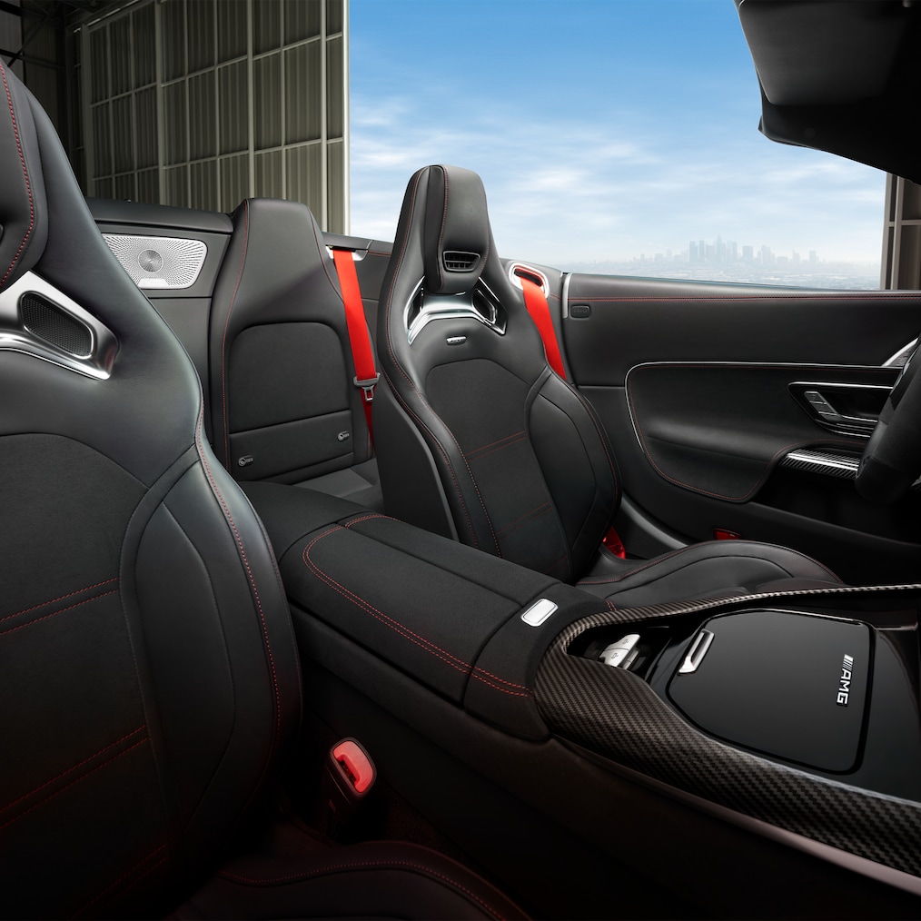 Vehicle interior of the Mercedes-AMG SL Roadster.