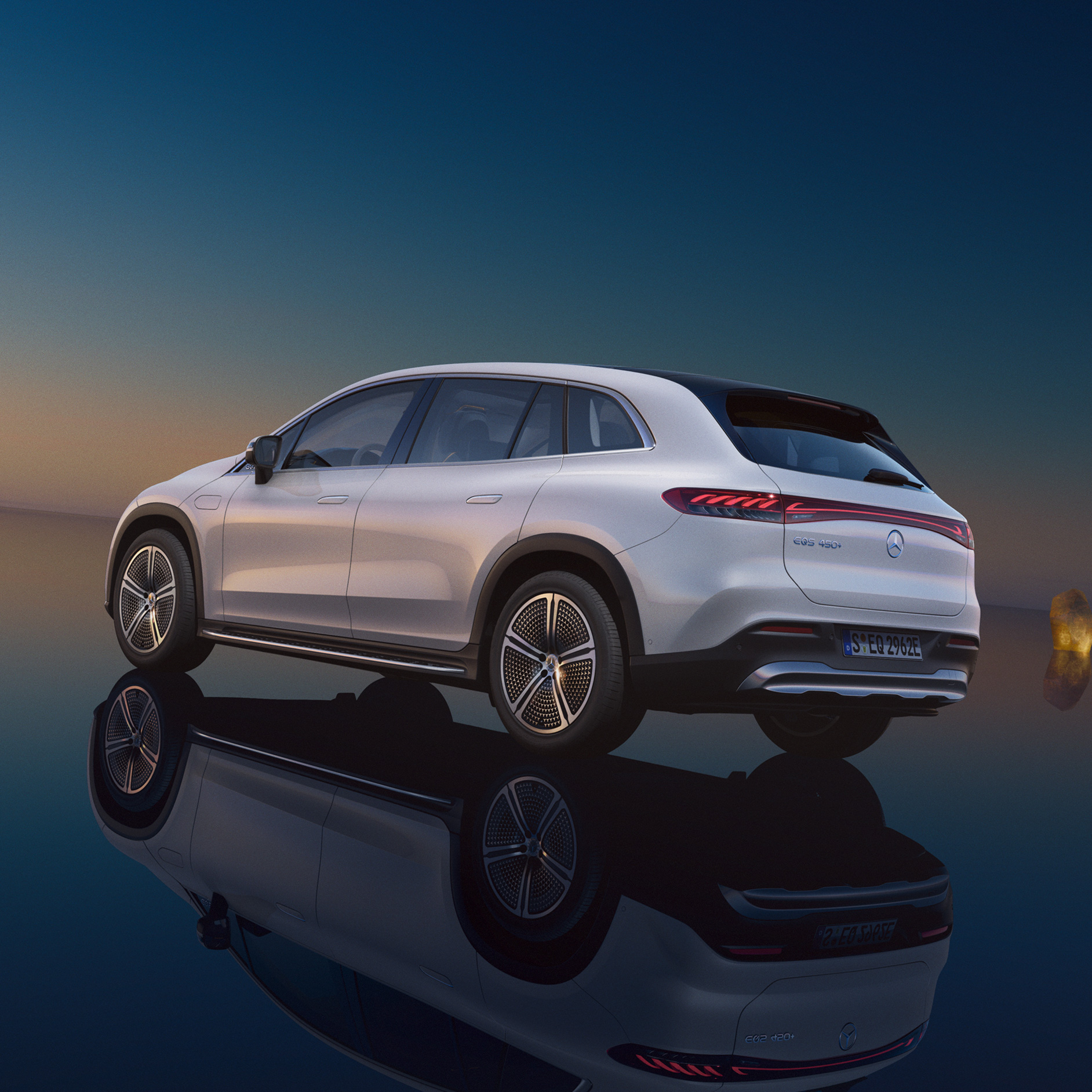 Electromobility | EQS SUV | Mercedes-EQ The photo shows a side view of the EQS SUV from Mercedes-EQ.