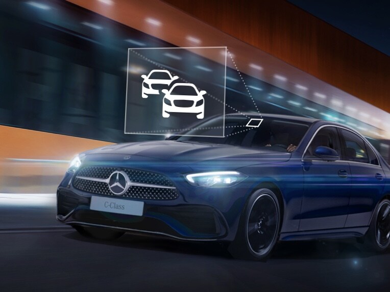 You can see the visualisation of the icon for Adaptive Highbeam Assist on the windscreen of a Mercedes-Benz