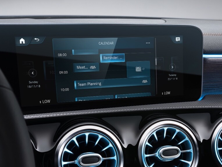 The In-Car Office Digital Extra displays the next meetings on the screen of the MBUX multimedia system.