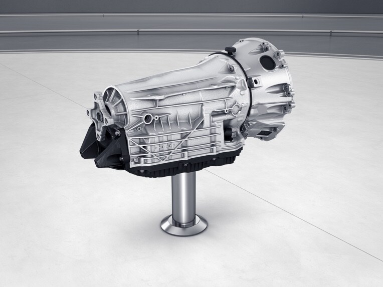 The 9G-TRONIC automatic transmission has nine gears which keep the engine speed as low as possible in every driving situation.