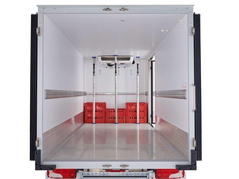 The refrigerated box from Kiesling turns the Sprinter into a special van for frozen and fresh products.