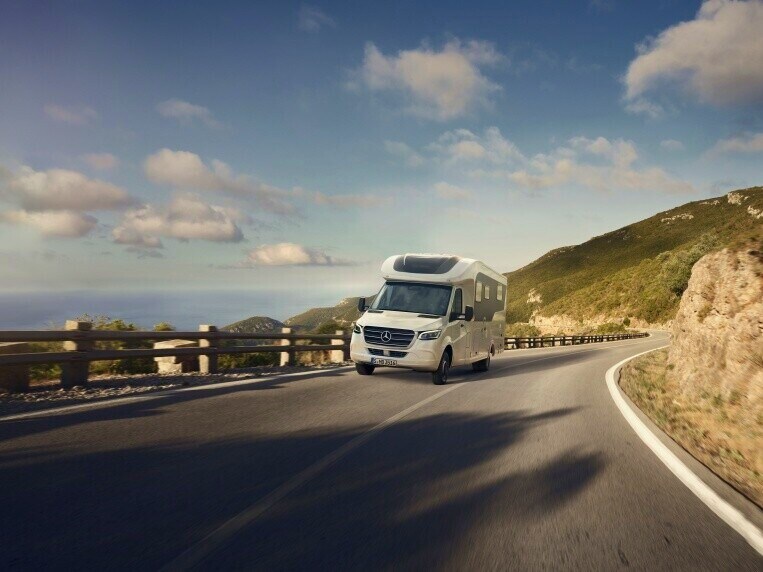Takes into account the vehicle or vehicle combination dimensions for the Mercedes-Benz Sprinter when calculating the best route.