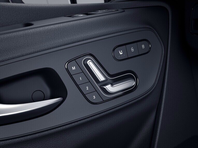 The electric seat heating enhances the seating comfort and the well-being on cold days or chilly nights.
