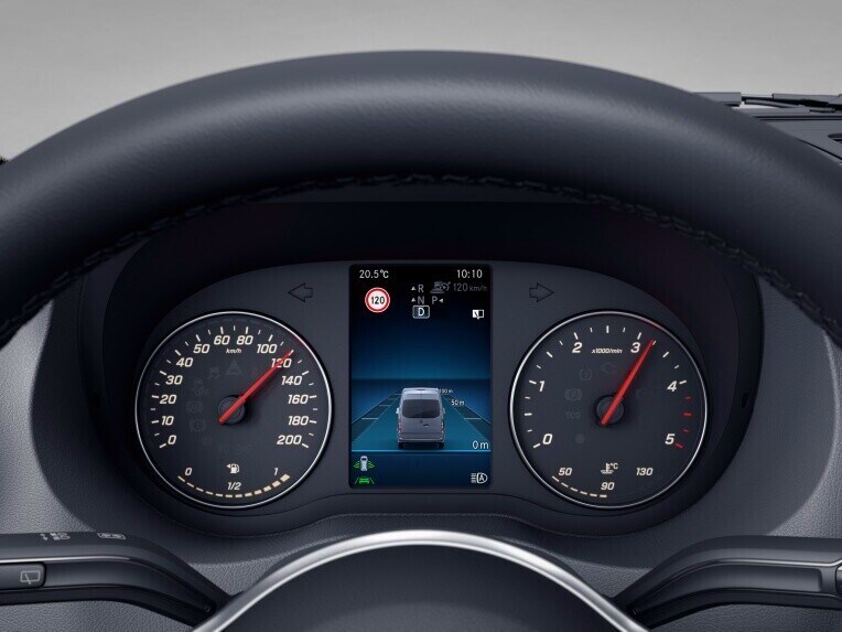 Traffic Sign Assist displays detected speed limits as well as no-entry and no-overtaking signs and their cancellation.