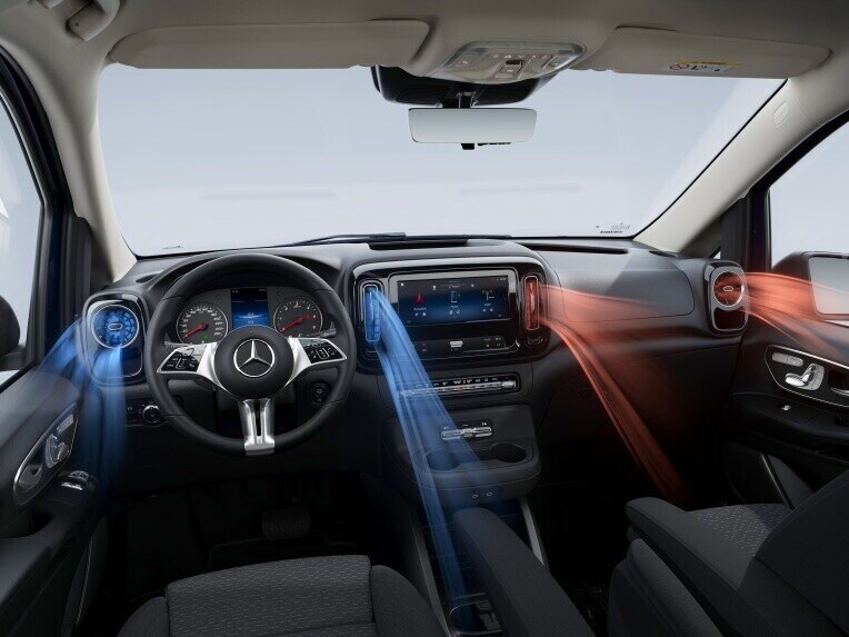 The semi-automatically controlled TEMPMATIC air conditioning system enhances well-being by keeping the interior at a pleasant temperature.